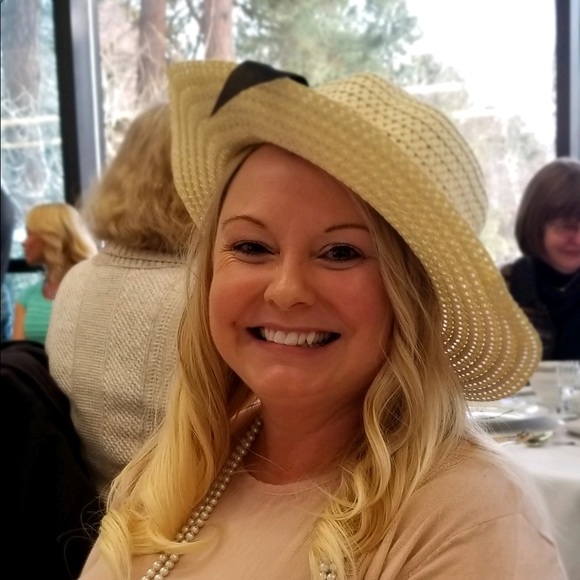 Meet your Posher, Laura - Picture 1 of 1